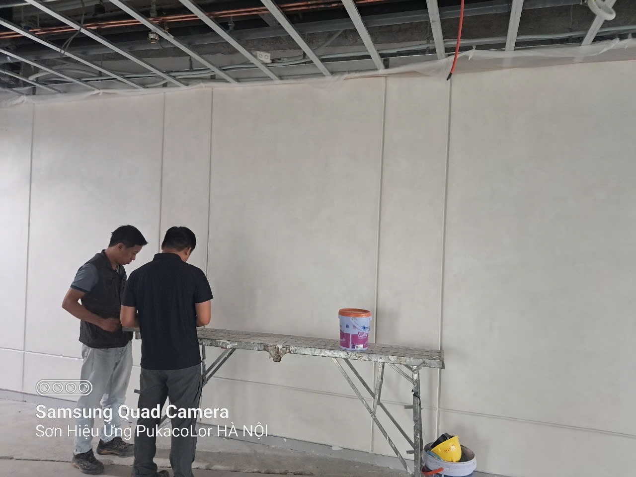 Thi công sơn hiệu ứng trọn gói toàn quốc - Báo giá chuẩn 2025 2 Thi-cong-son-hieu-ung-ngoc-trai-pukacolor